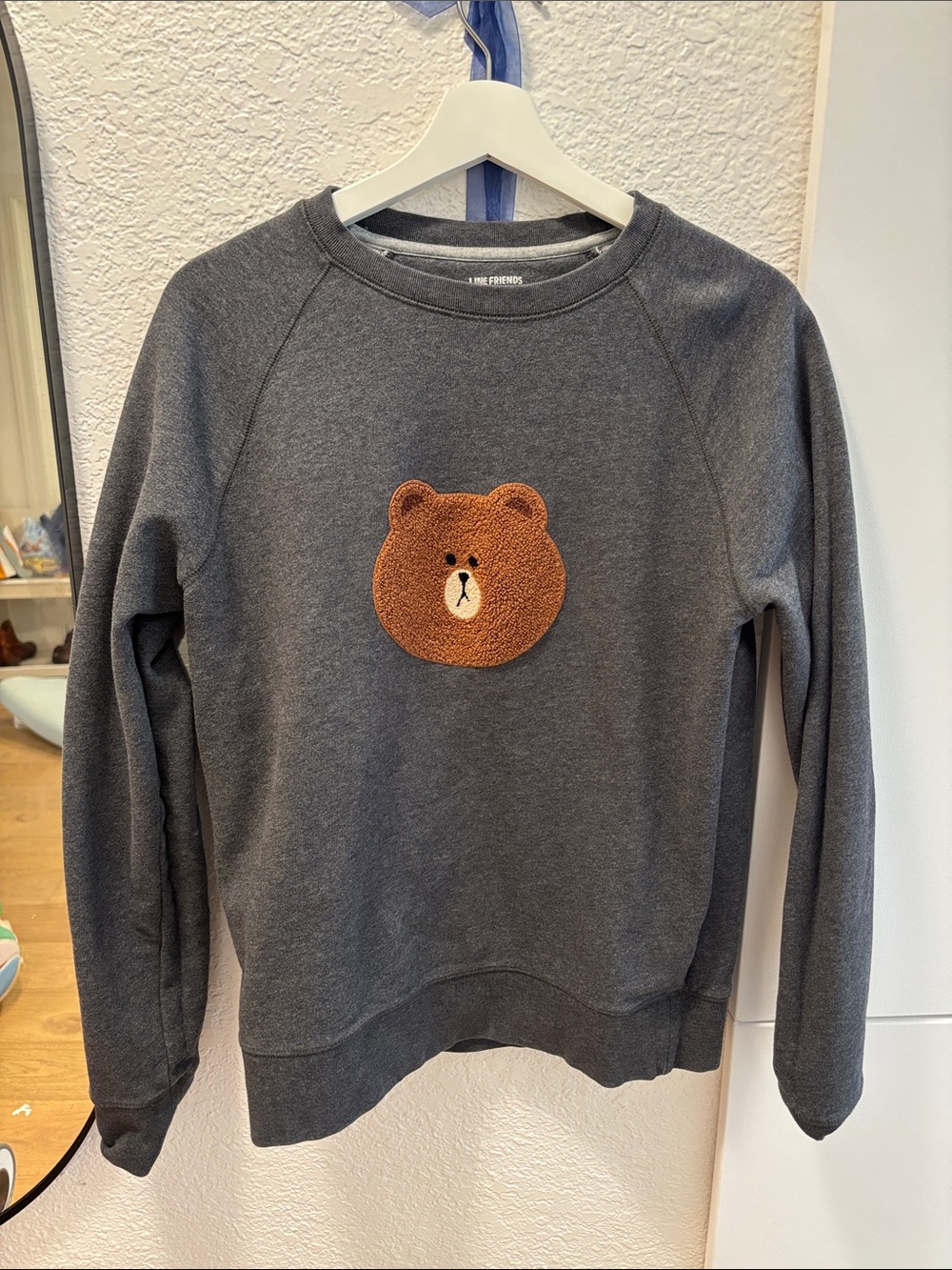 Unbranded Men's Charcoal Crewneck Sweater with Brown Bear Patch